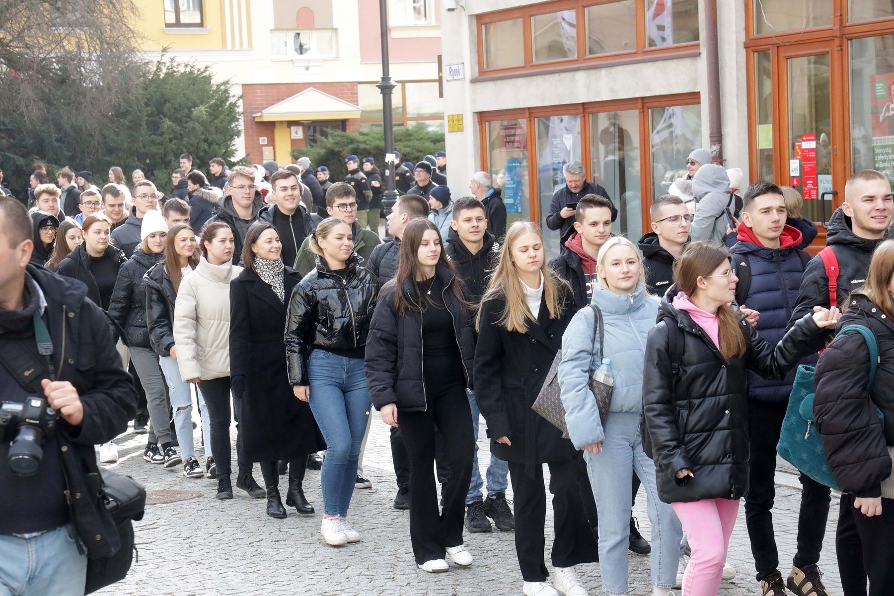 Legniccy maturzyści zatańczyli „Poloneza dla Witelona”