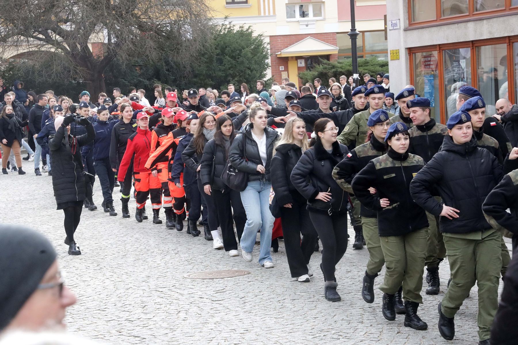 Legniccy maturzyści zatańczyli „Poloneza dla Witelona”