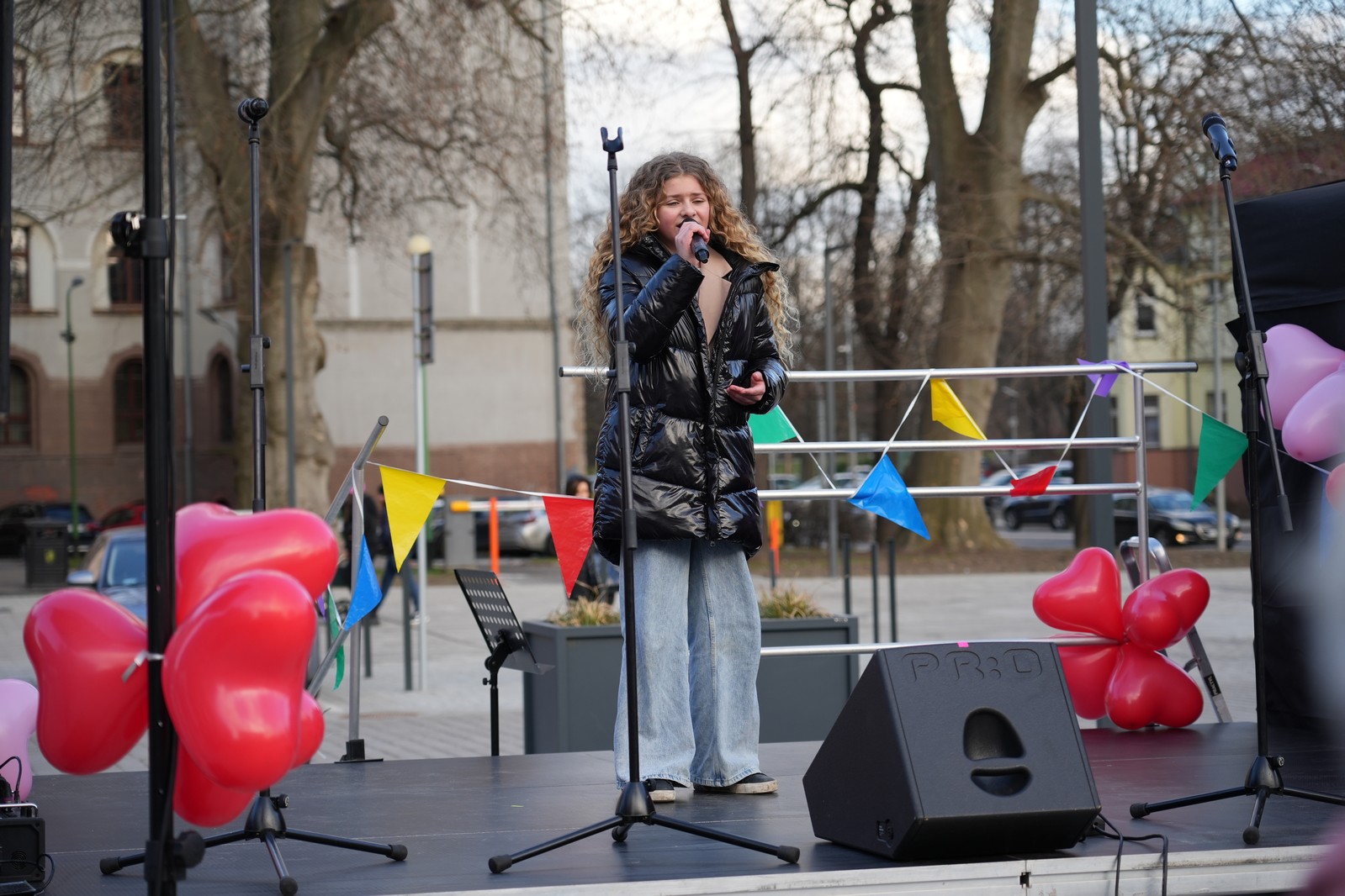Zakochani w Legnicy 13 lutego przyszli na plac Słowiański
