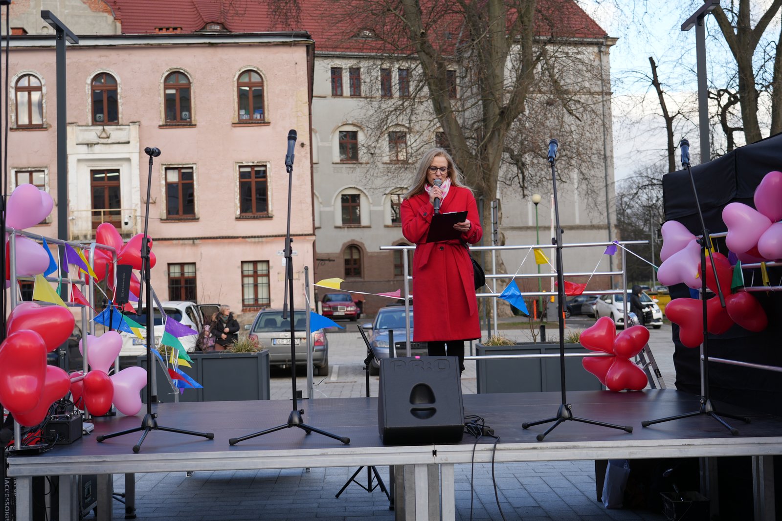 Zakochani w Legnicy 13 lutego przyszli na plac Słowiański
