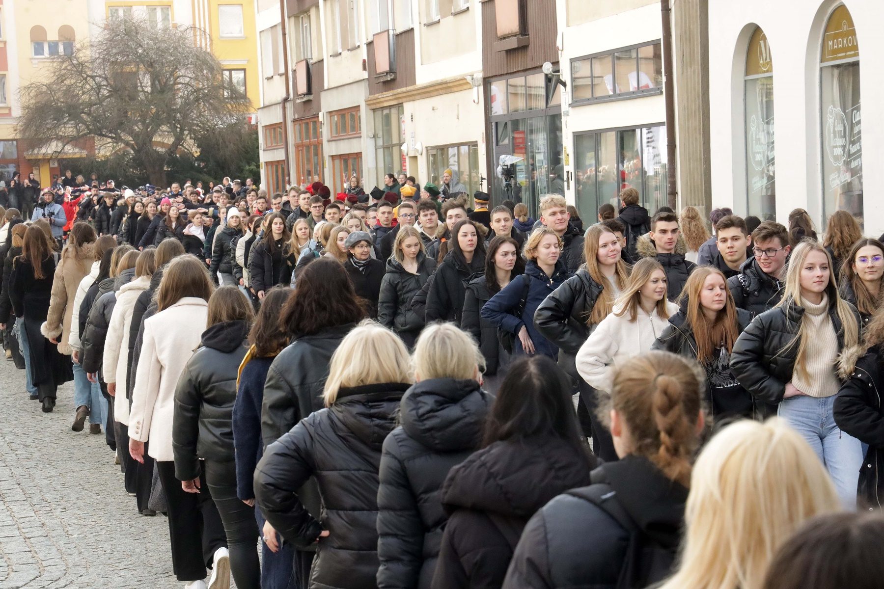 Legniccy maturzyści zatańczyli „Poloneza dla Witelona”