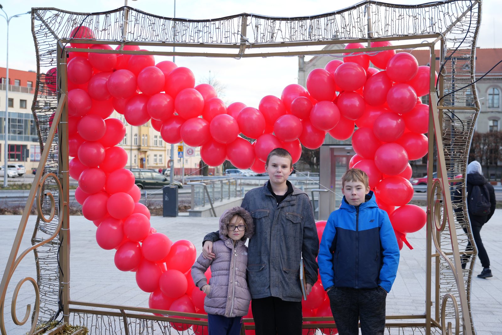 Zakochani w Legnicy 13 lutego przyszli na plac Słowiański
