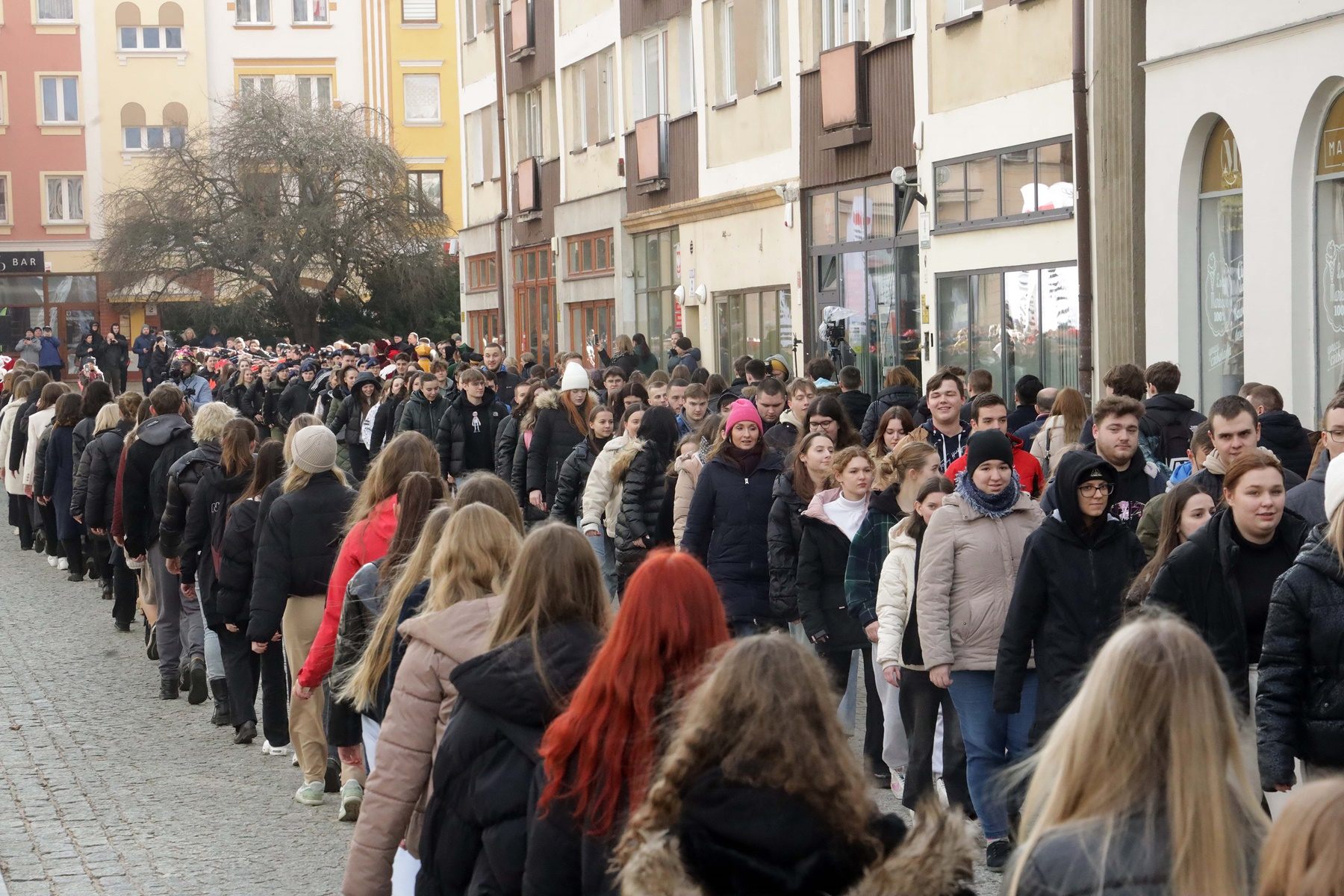 Legniccy maturzyści zatańczyli „Poloneza dla Witelona”