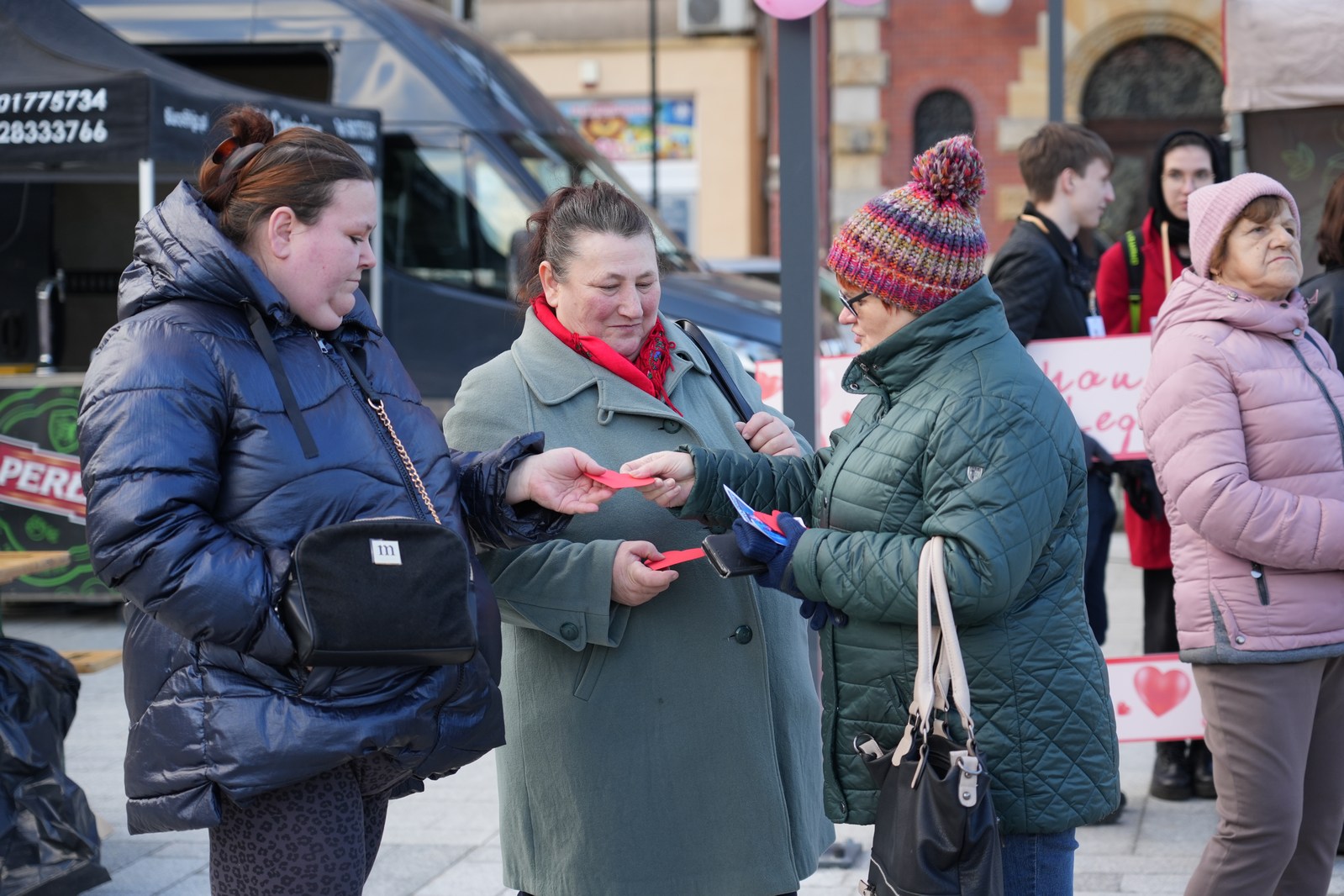 Zakochani w Legnicy 13 lutego przyszli na plac Słowiański
