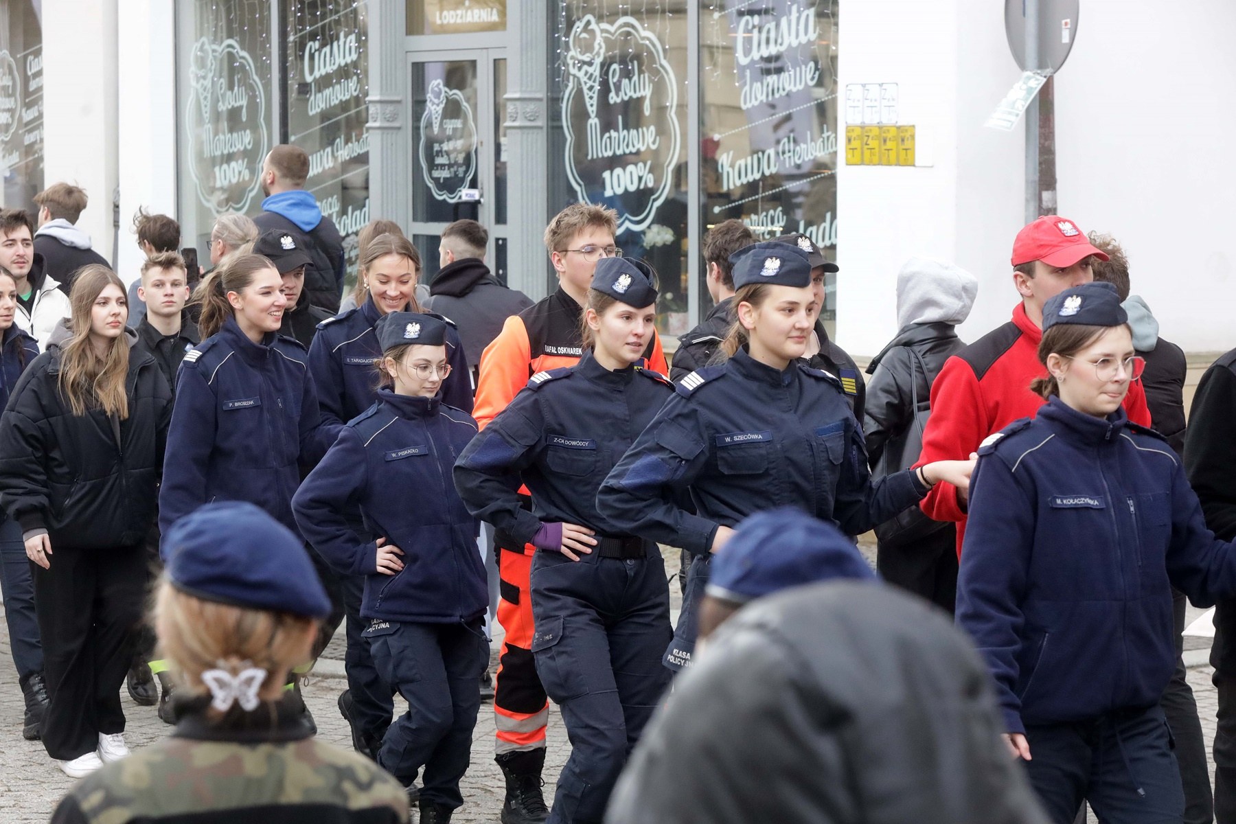 Legniccy maturzyści zatańczyli „Poloneza dla Witelona”
