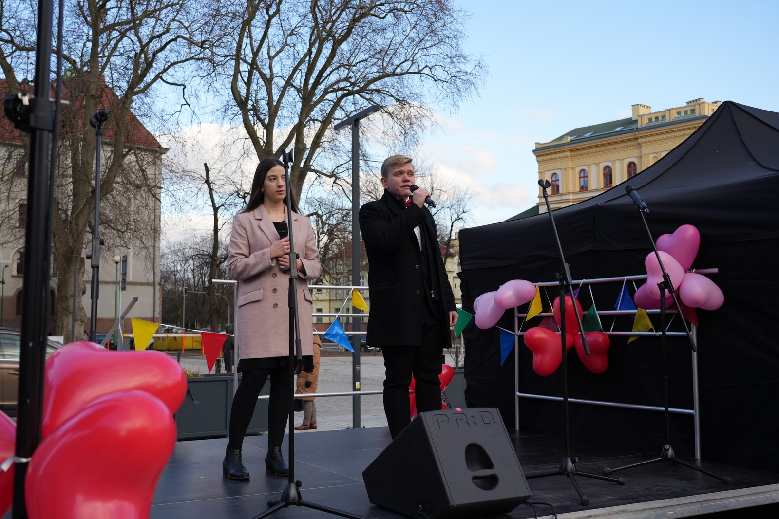 Zakochani w Legnicy 13 lutego przyszli na plac Słowiański
