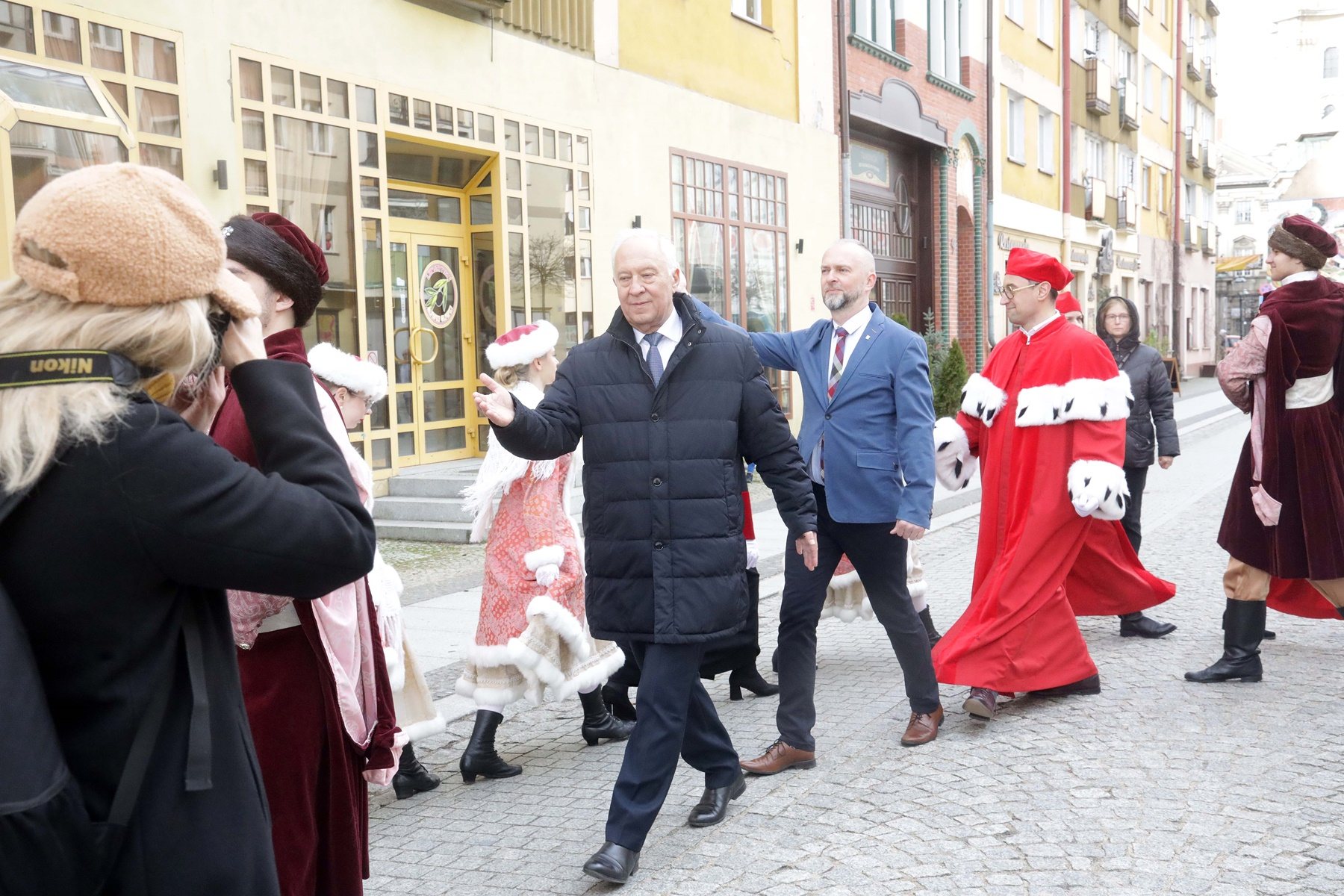 Legniccy maturzyści zatańczyli „Poloneza dla Witelona”