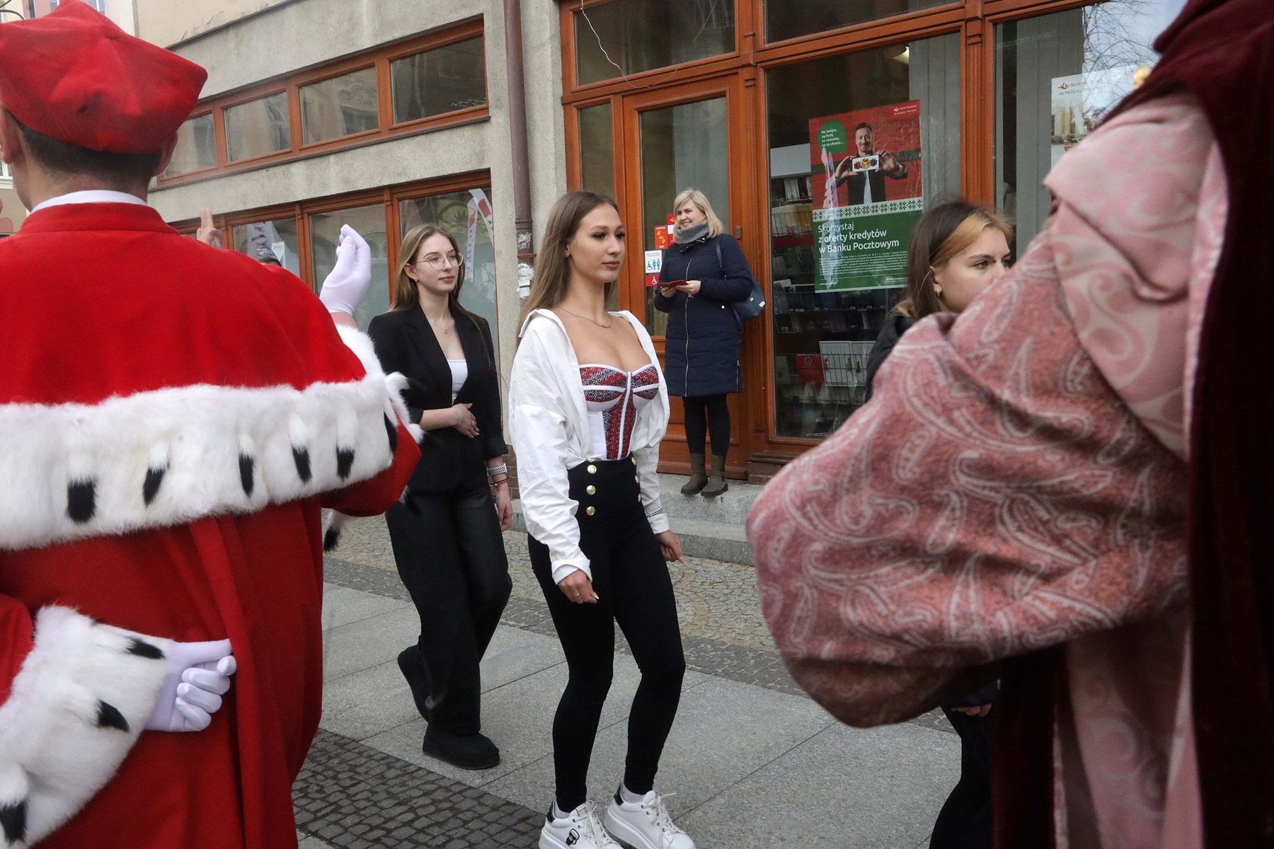 Legniccy maturzyści zatańczyli „Poloneza dla Witelona”
