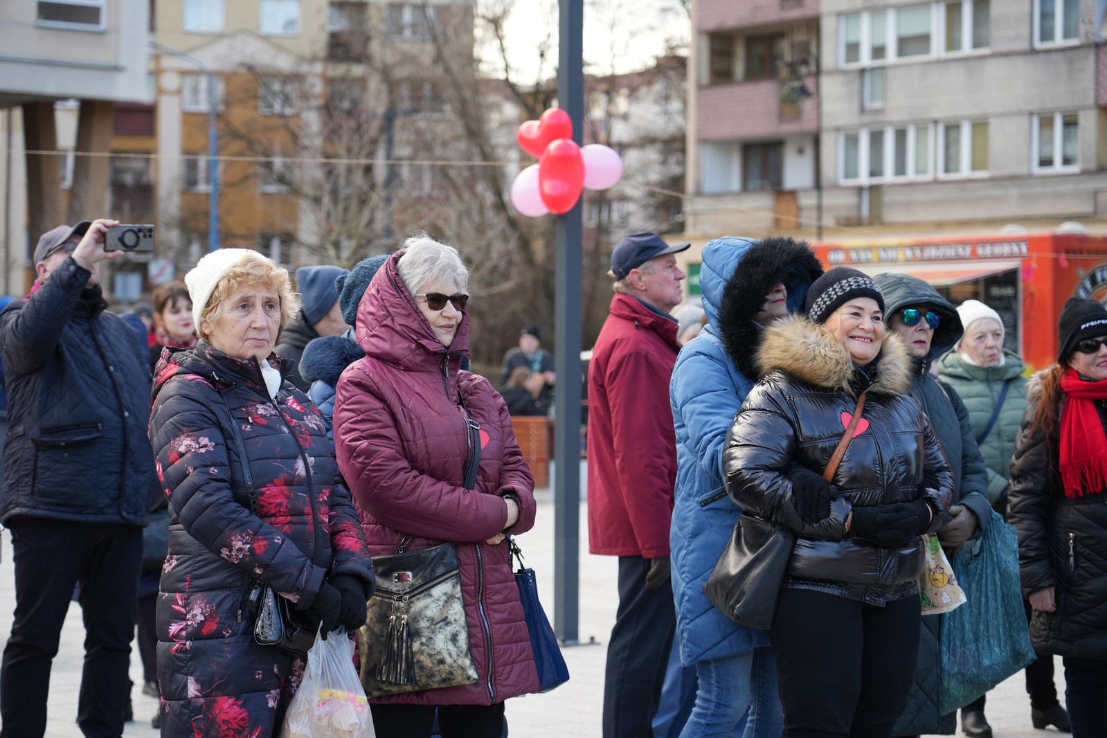 Zakochani w Legnicy 13 lutego przyszli na plac Słowiański
