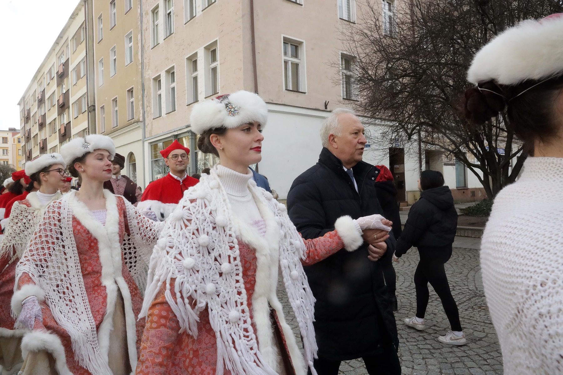 Legniccy maturzyści zatańczyli „Poloneza dla Witelona”