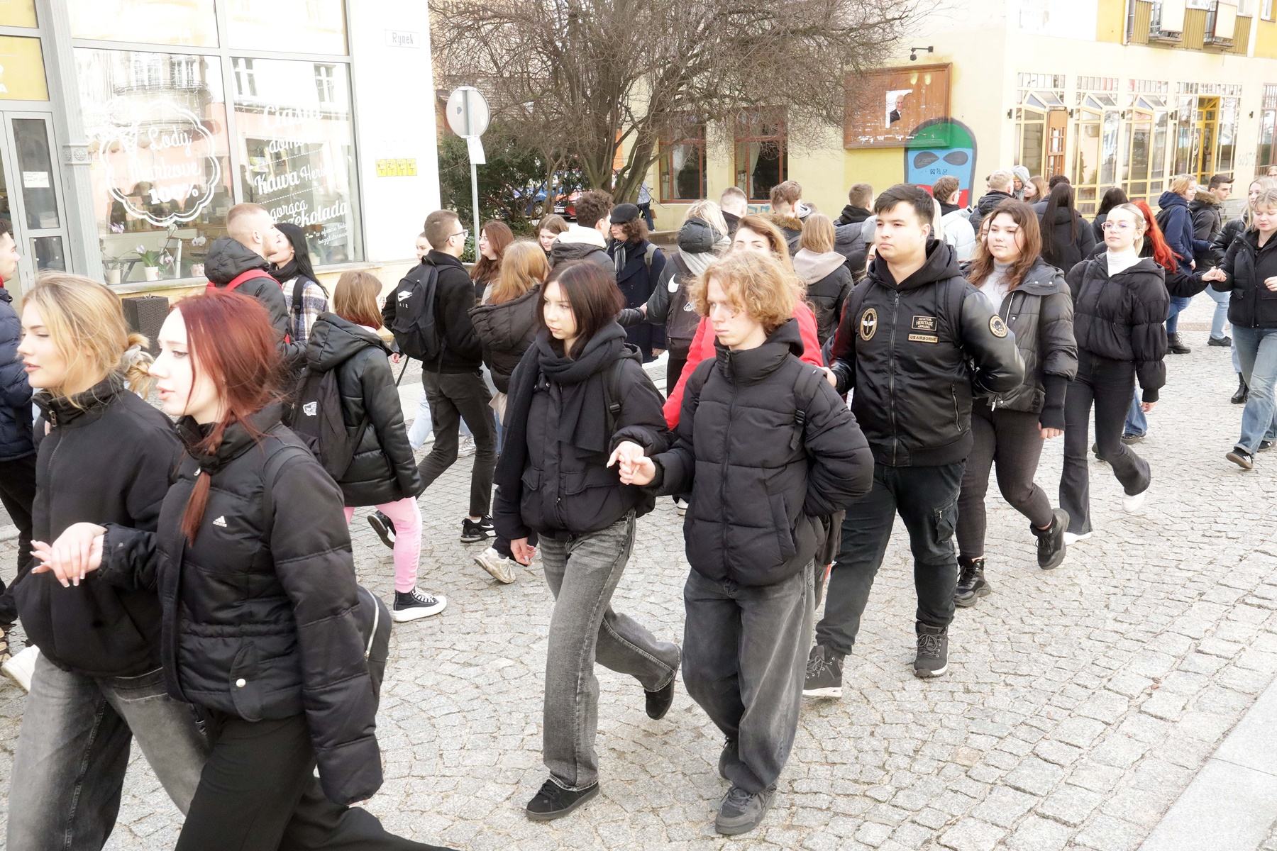 Legniccy maturzyści zatańczyli „Poloneza dla Witelona”