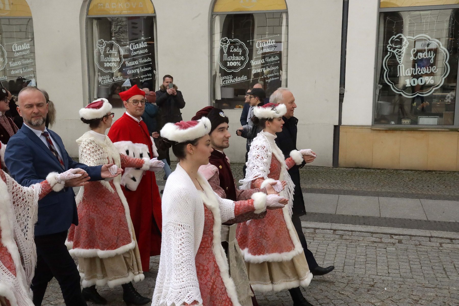 Legniccy maturzyści zatańczyli „Poloneza dla Witelona”