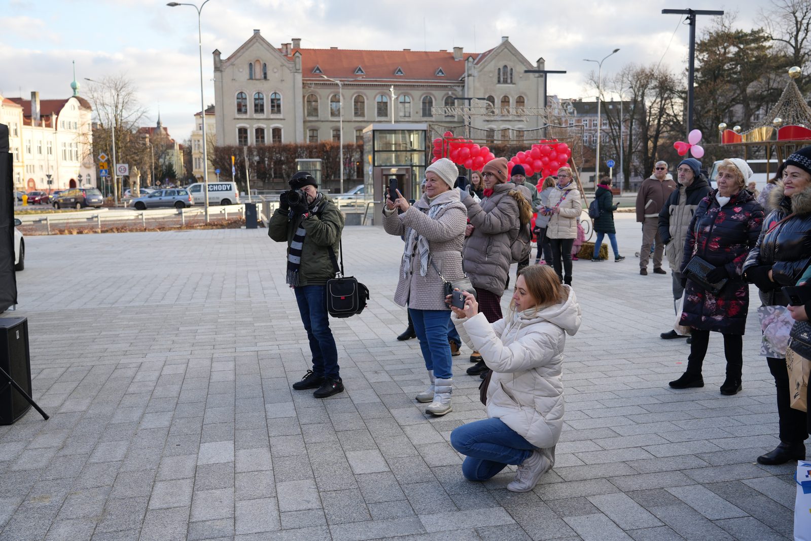 Zakochani w Legnicy 13 lutego przyszli na plac Słowiański
