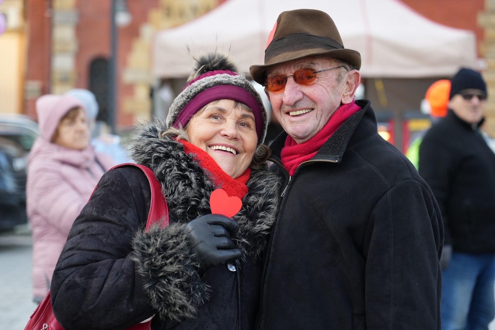 Zakochani w Legnicy 13 lutego przyszli na plac Słowiański

