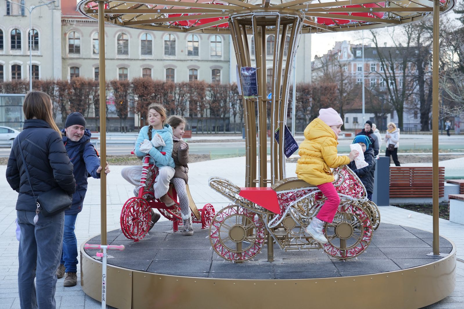 Zakochani w Legnicy 13 lutego przyszli na plac Słowiański
