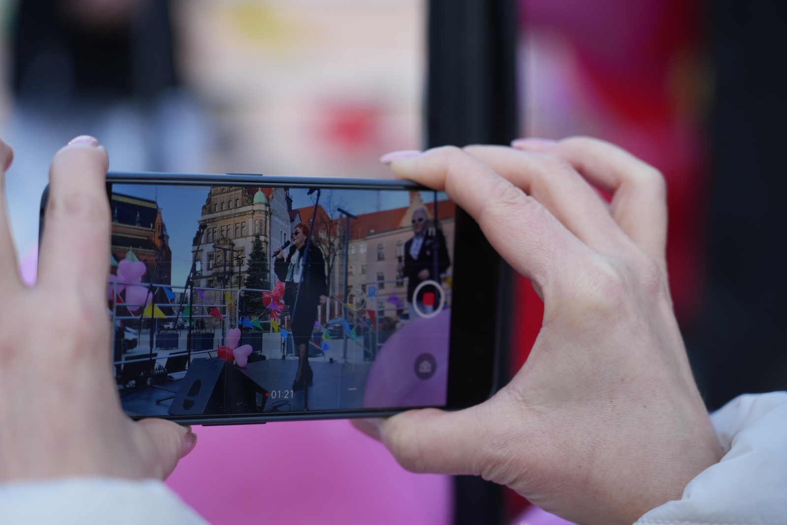 Zakochani w Legnicy 13 lutego przyszli na plac Słowiański
