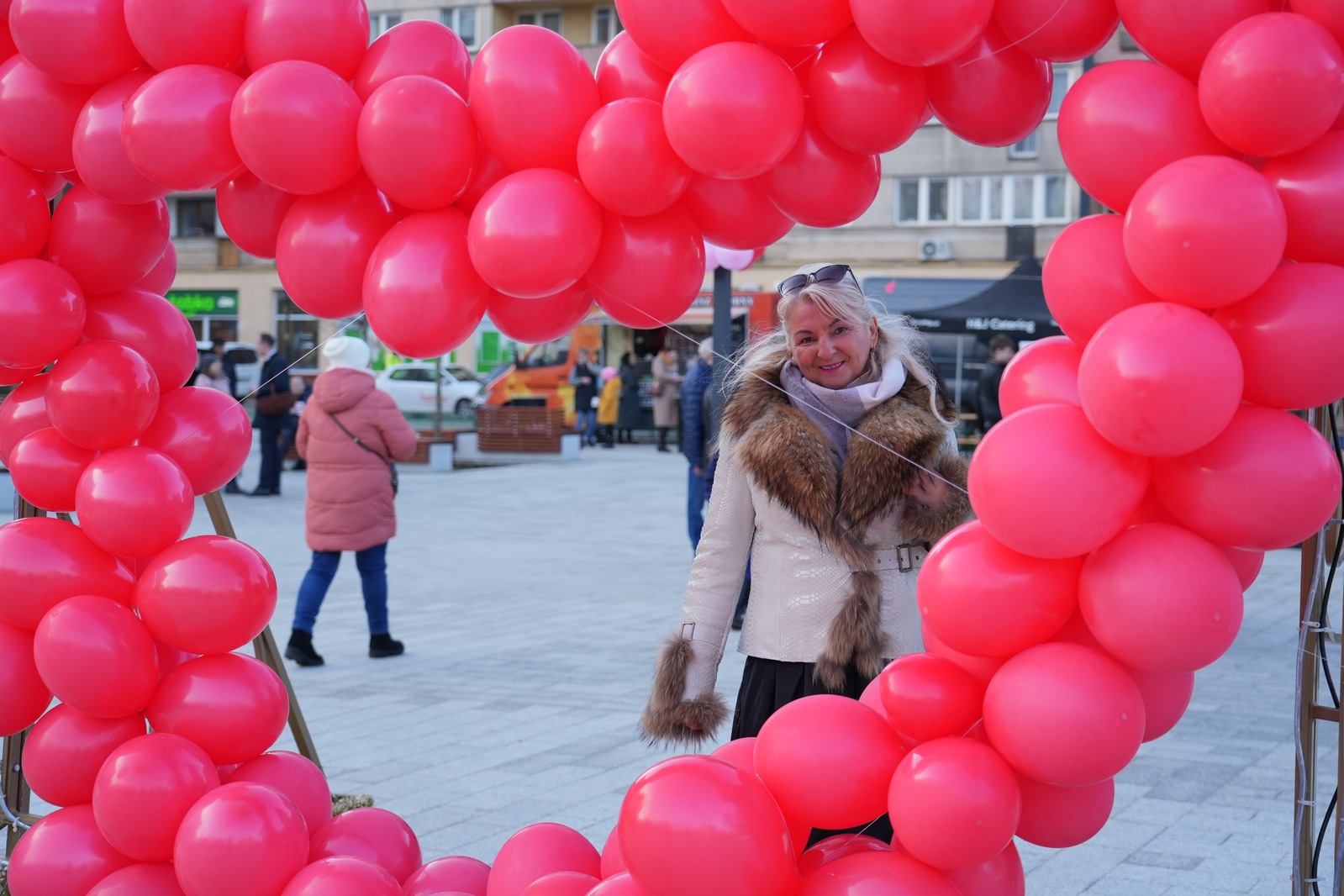 Zakochani w Legnicy 13 lutego przyszli na plac Słowiański
