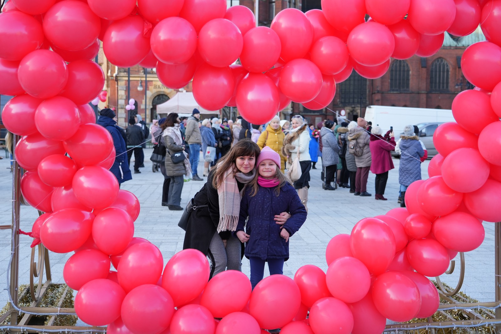 Zakochani w Legnicy 13 lutego przyszli na plac Słowiański
