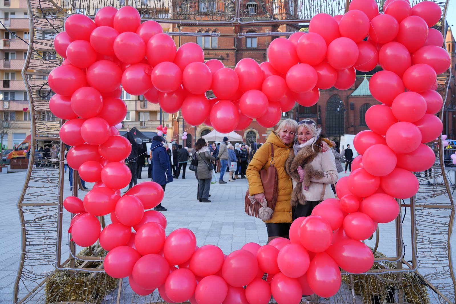 Zakochani w Legnicy 13 lutego przyszli na plac Słowiański
