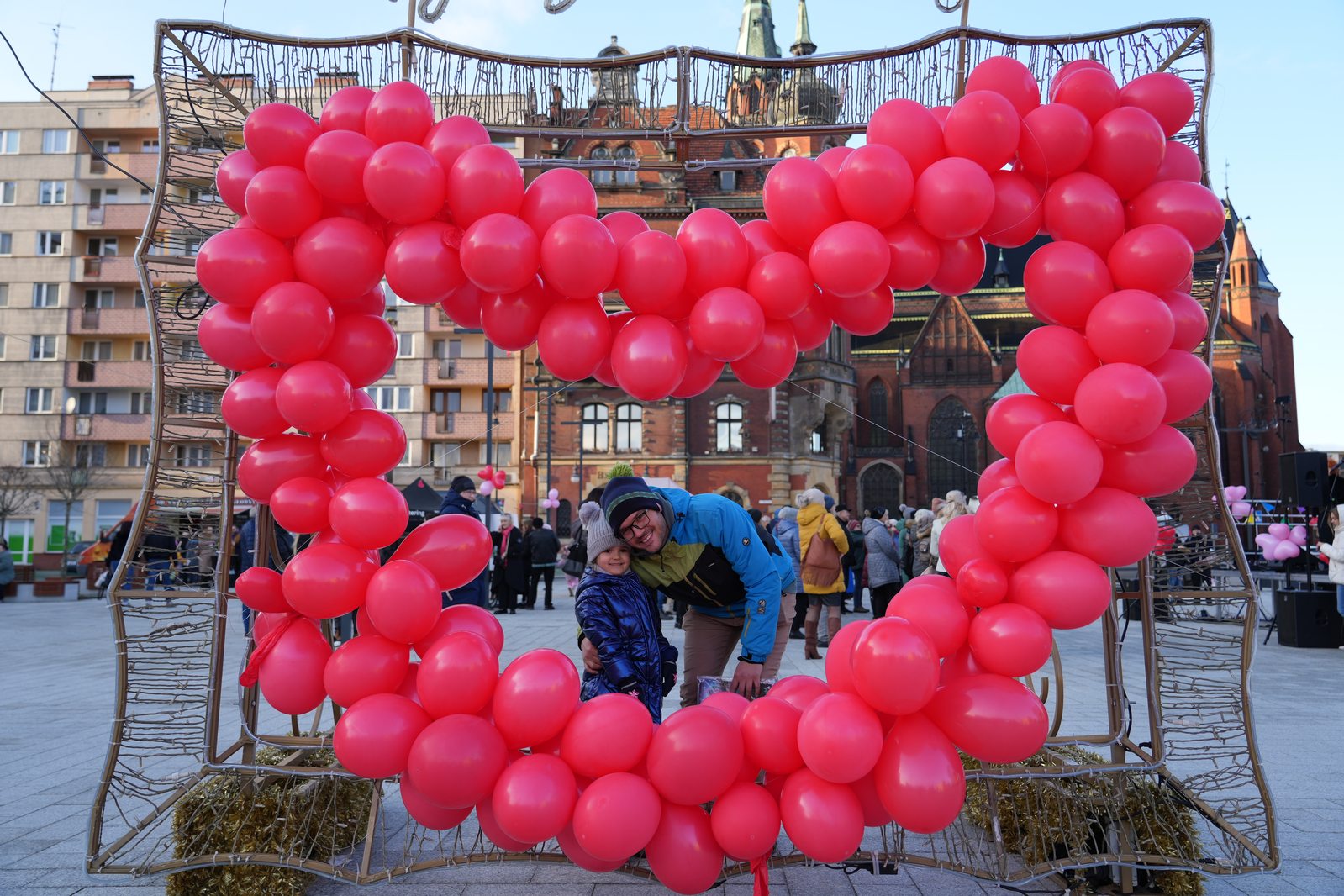 Zakochani w Legnicy 13 lutego przyszli na plac Słowiański
