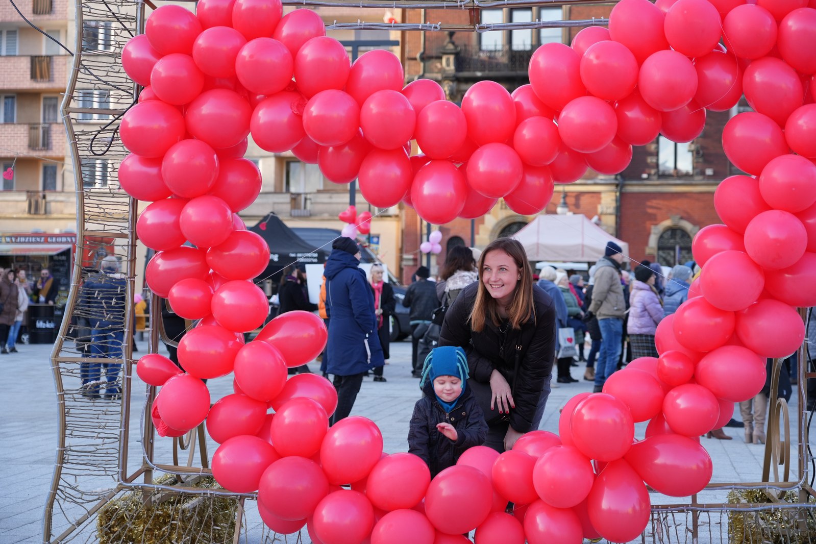 Zakochani w Legnicy 13 lutego przyszli na plac Słowiański
