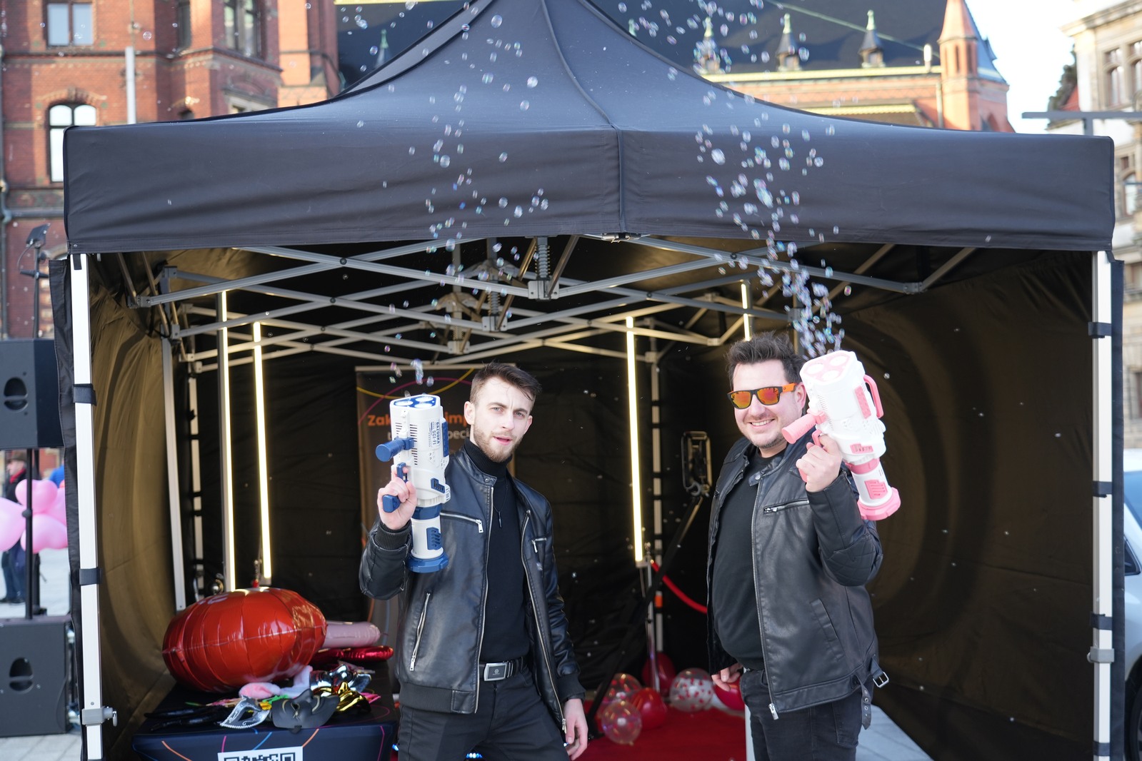 Zakochani w Legnicy 13 lutego przyszli na plac Słowiański
