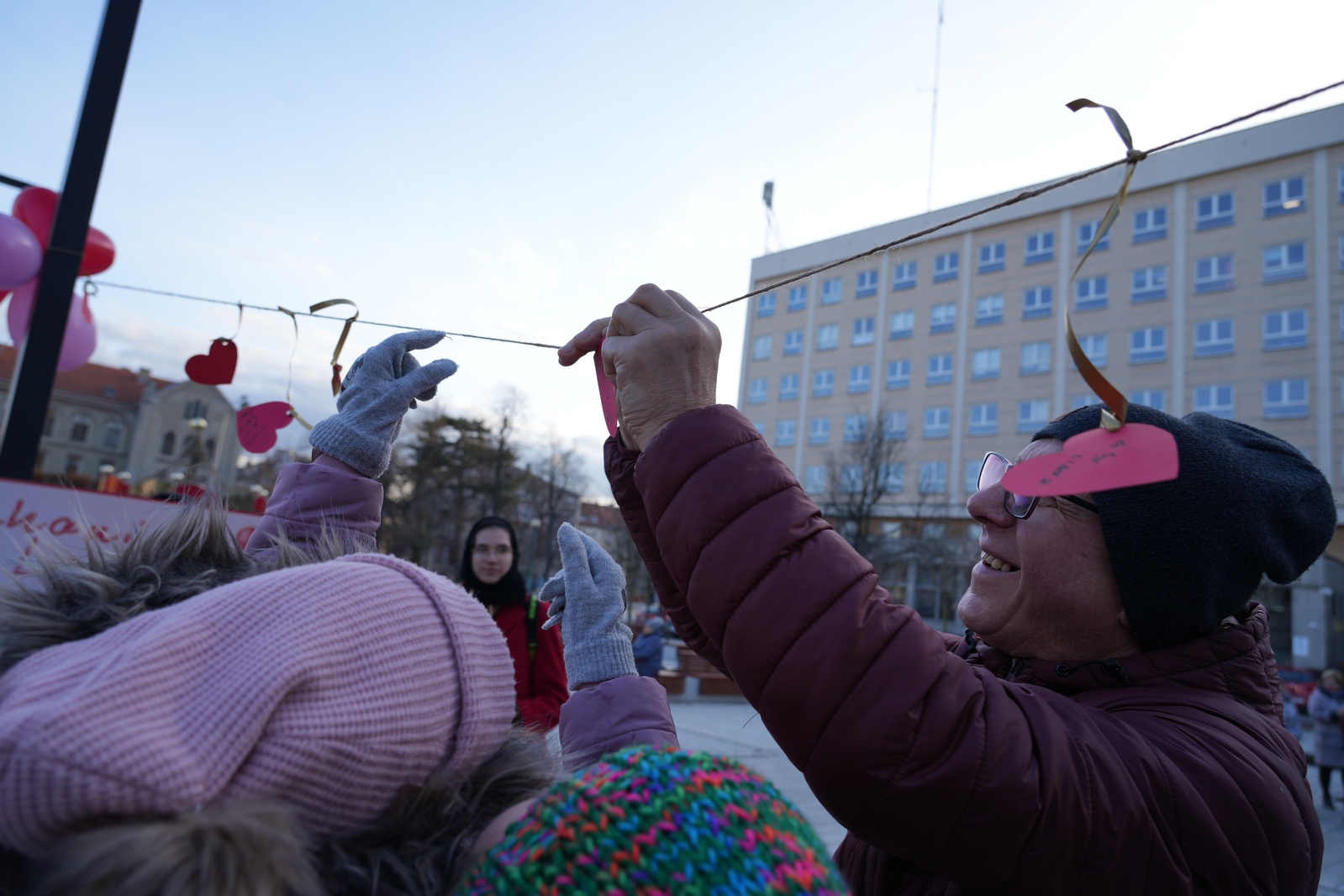 Zakochani w Legnicy 13 lutego przyszli na plac Słowiański
