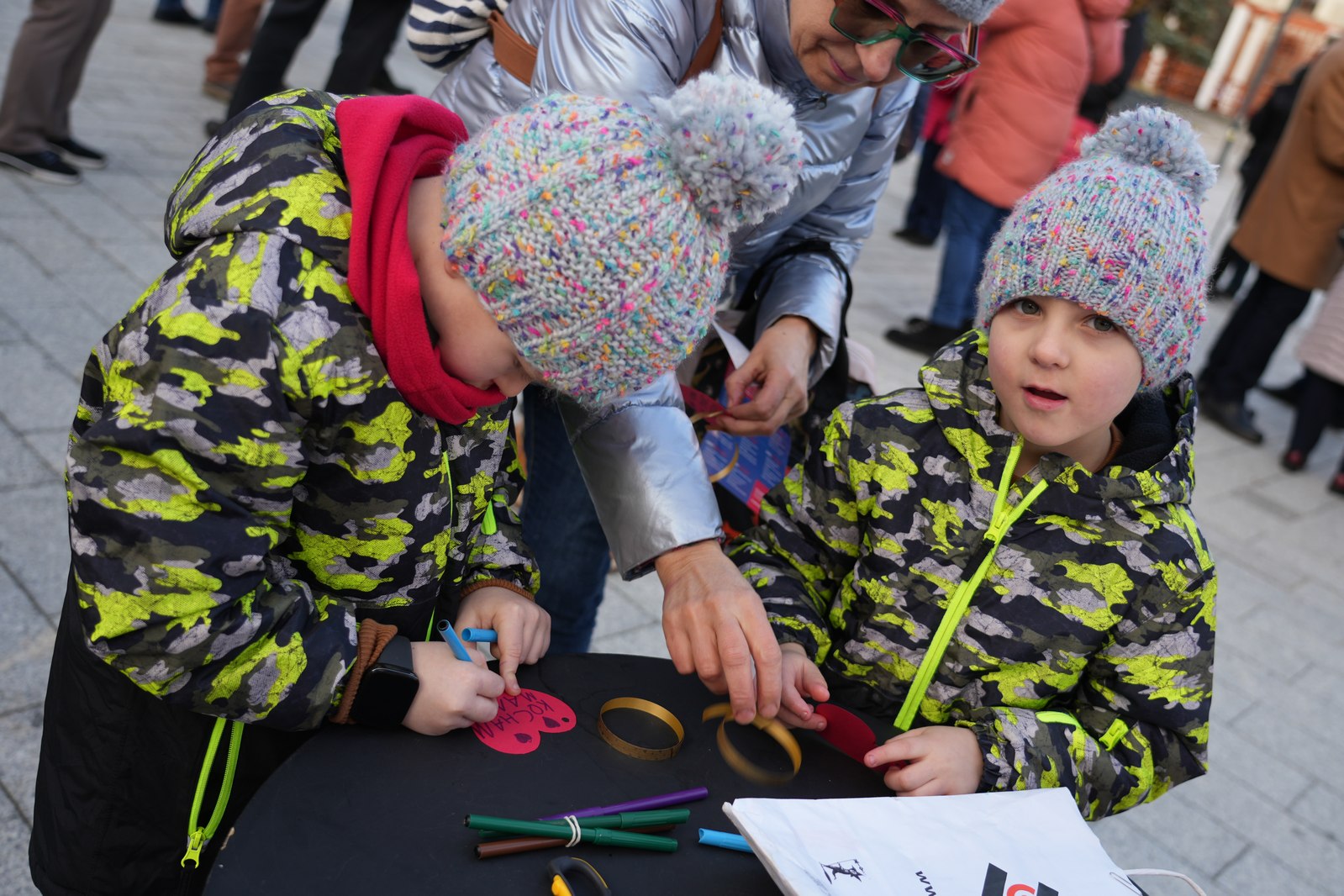 Zakochani w Legnicy 13 lutego przyszli na plac Słowiański
