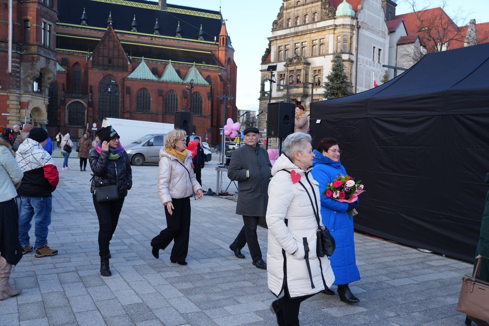 Zakochani w Legnicy 13 lutego przyszli na plac Słowiański
