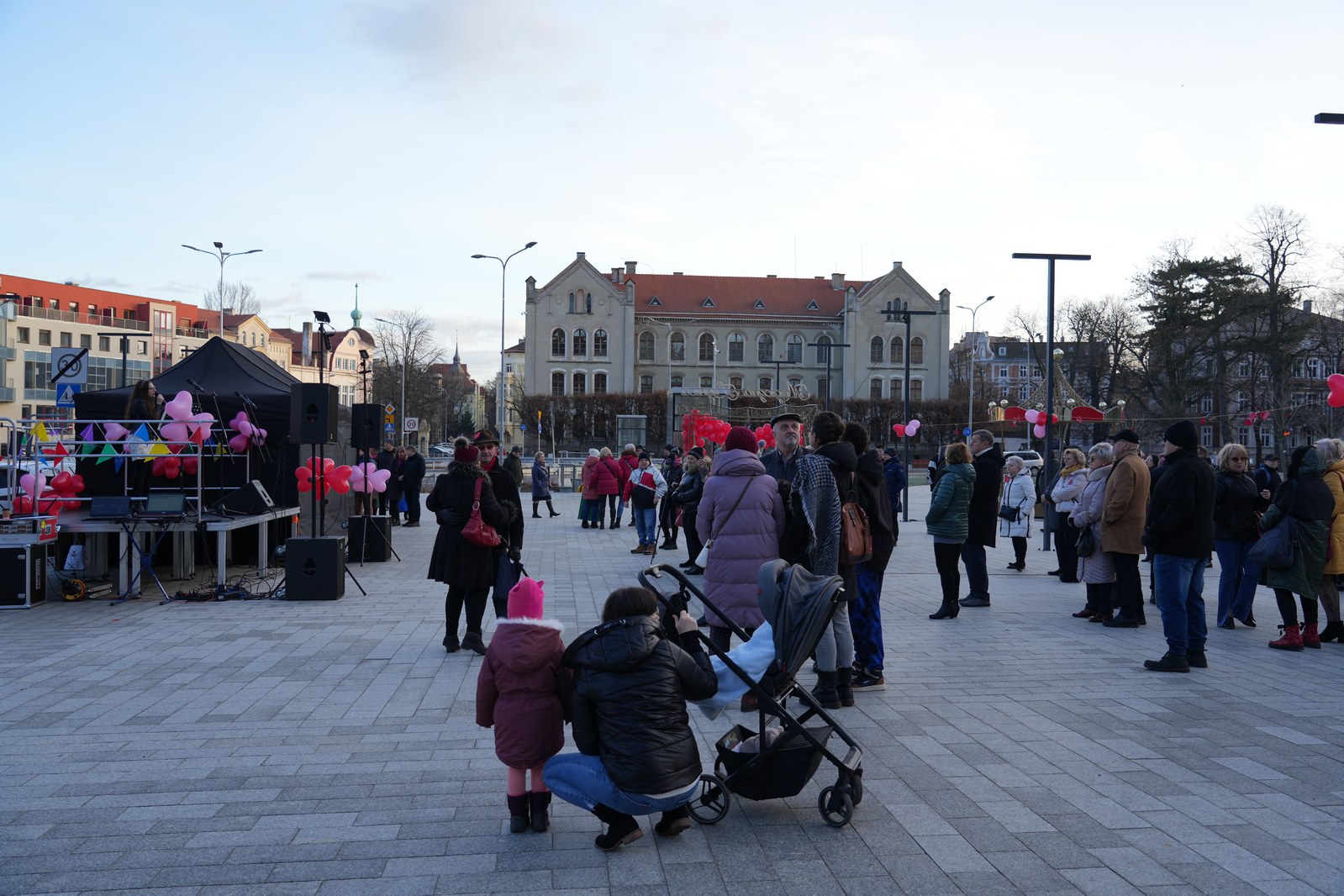 Zakochani w Legnicy 13 lutego przyszli na plac Słowiański
