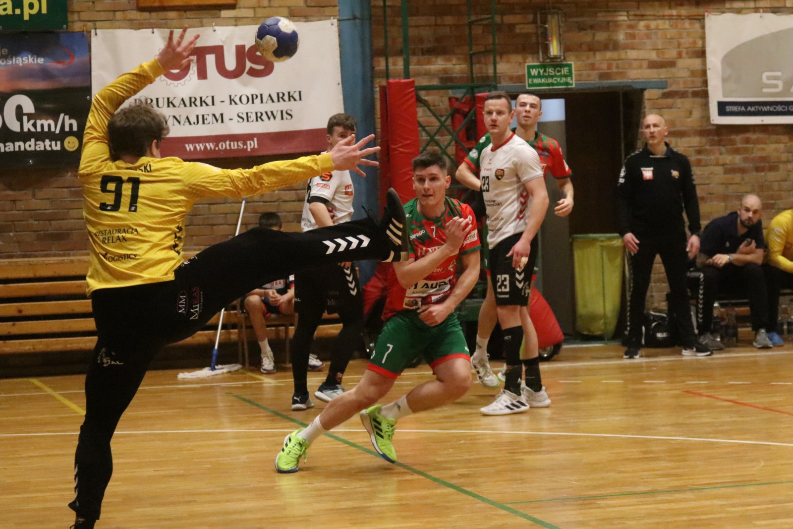 Po wyrównanym meczu Siódemka Legnica przegrywa z Piotrkowianinem