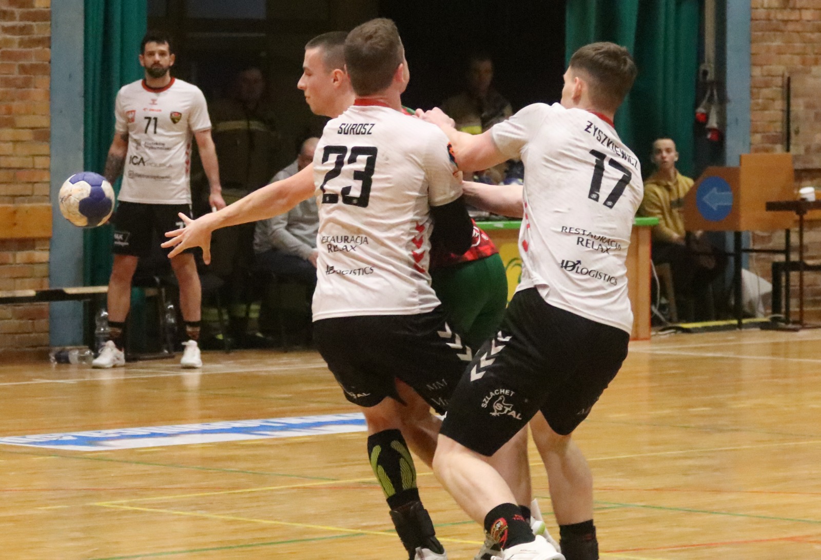 Po wyrównanym meczu Siódemka Legnica przegrywa z Piotrkowianinem
