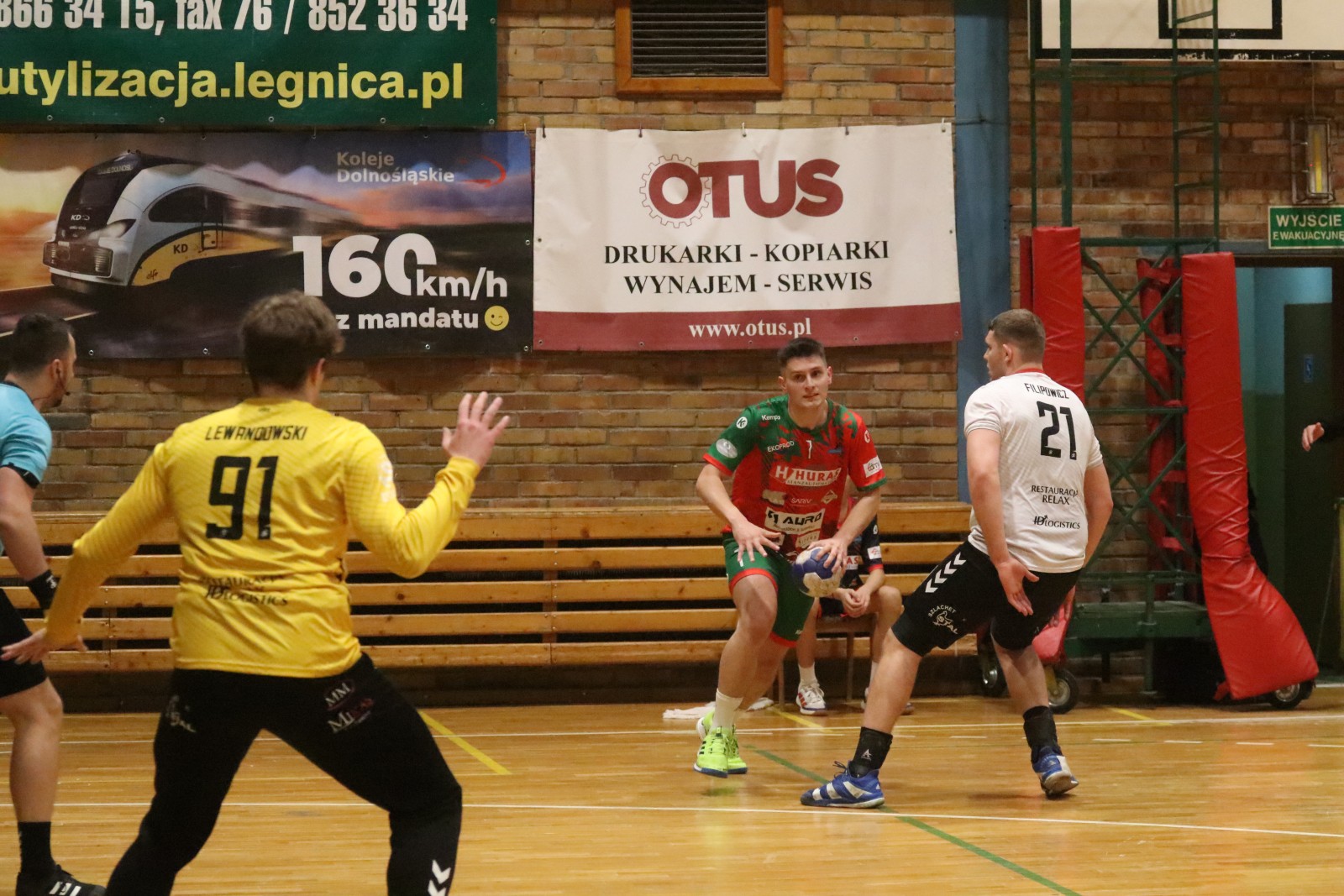 Po wyrównanym meczu Siódemka Legnica przegrywa z Piotrkowianinem