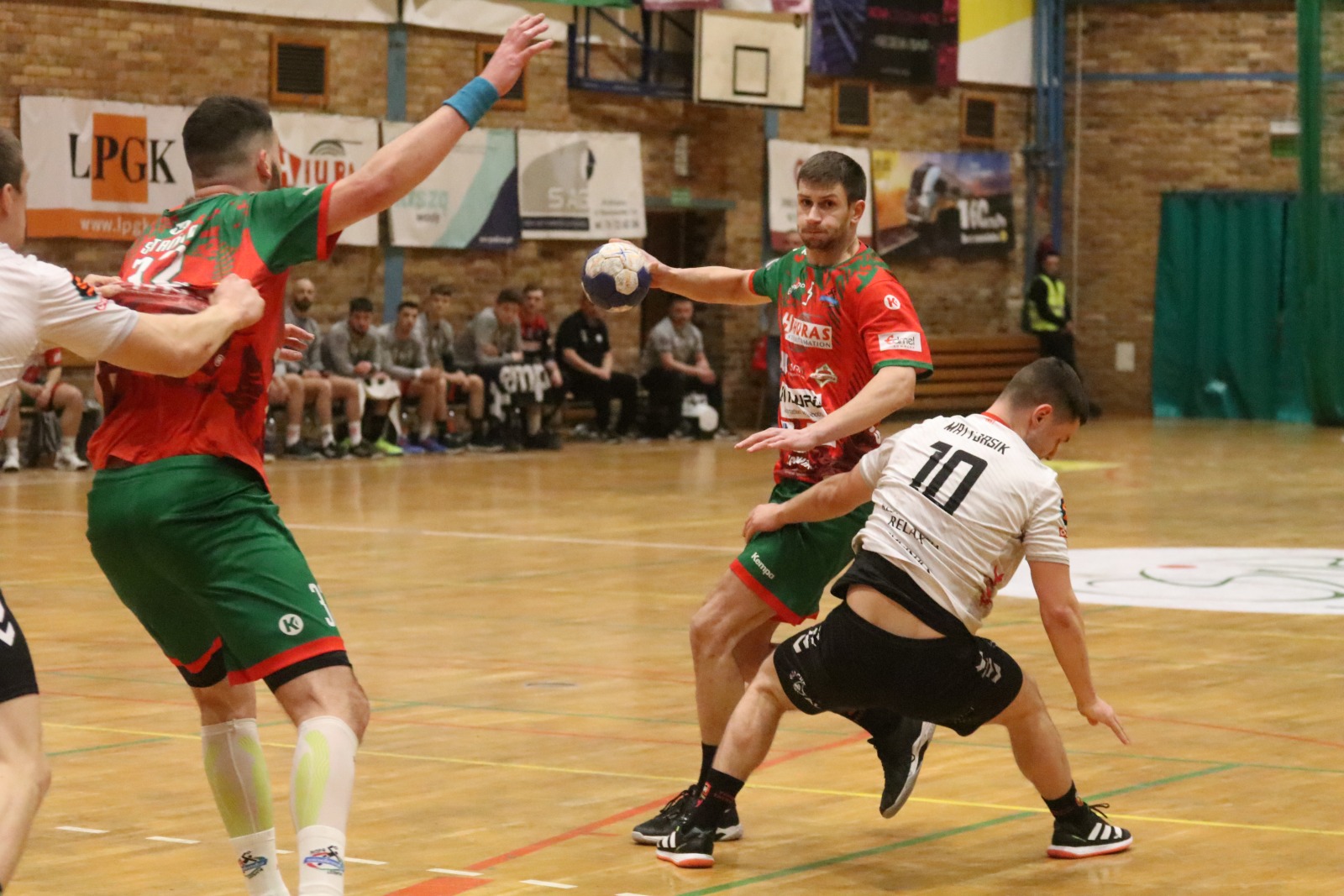 Po wyrównanym meczu Siódemka Legnica przegrywa z Piotrkowianinem