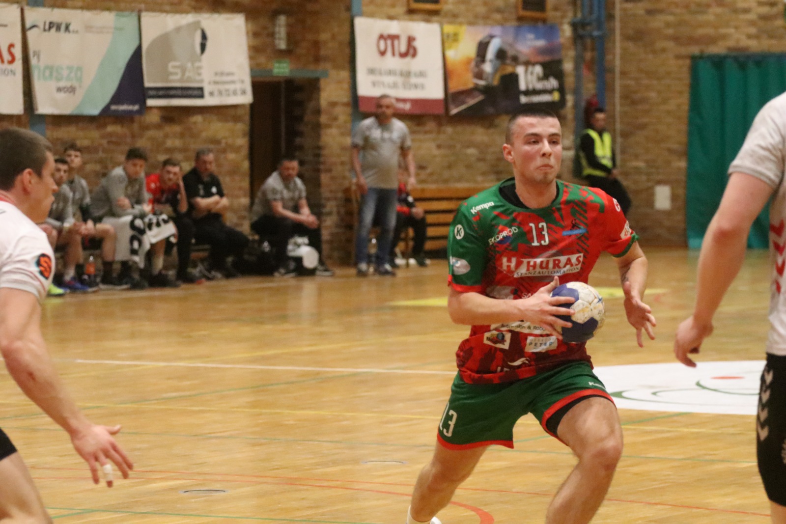 Po wyrównanym meczu Siódemka Legnica przegrywa z Piotrkowianinem