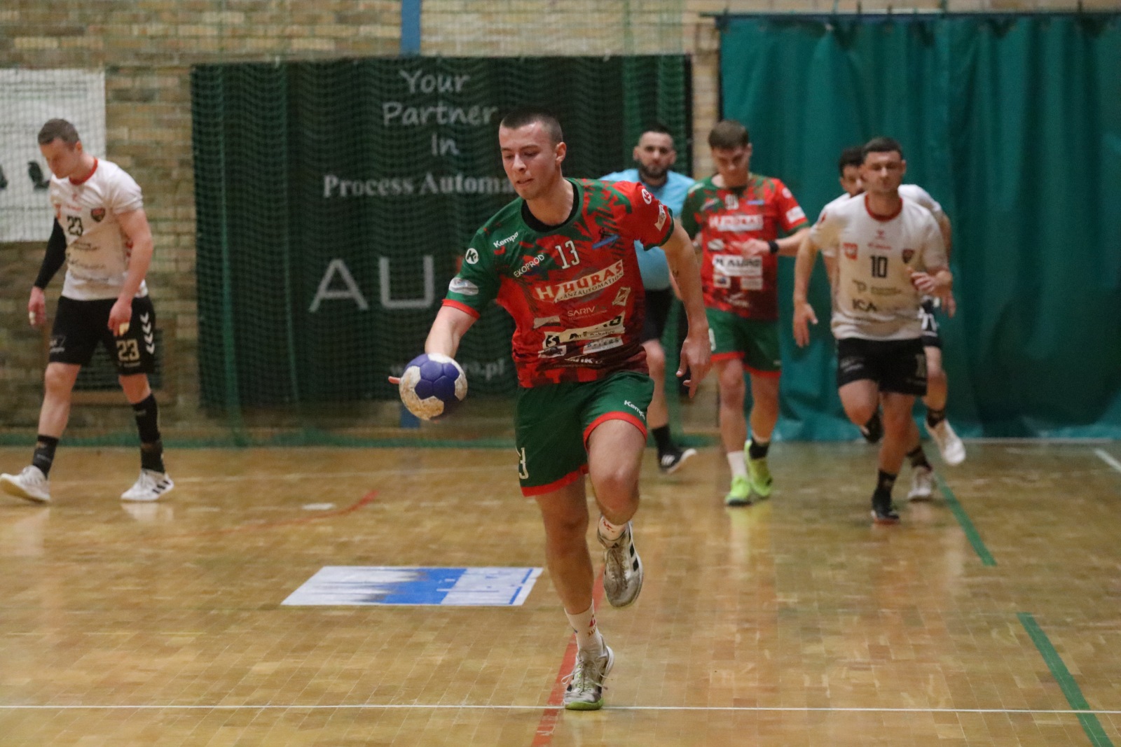 Po wyrównanym meczu Siódemka Legnica przegrywa z Piotrkowianinem