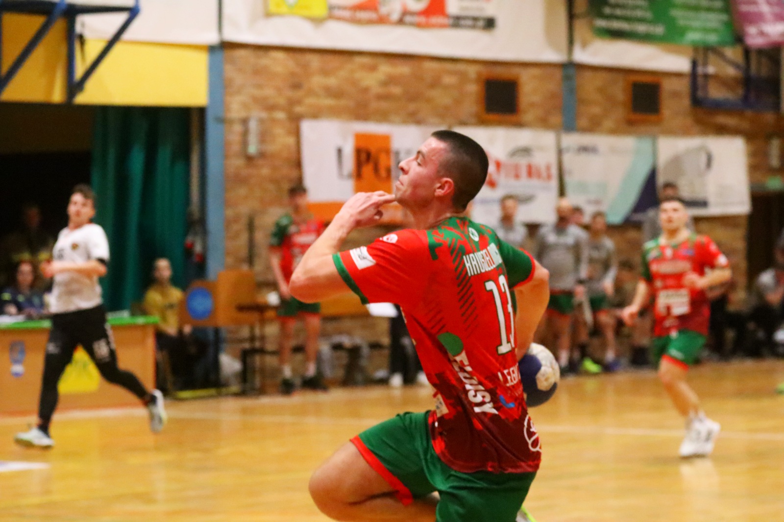 Po wyrównanym meczu Siódemka Legnica przegrywa z Piotrkowianinem