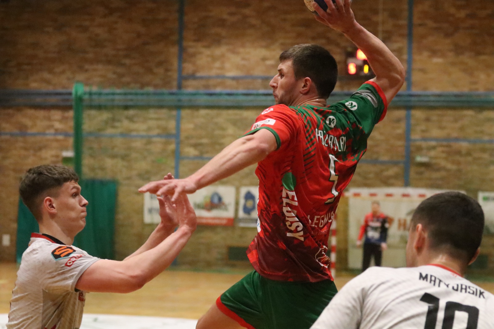 Po wyrównanym meczu Siódemka Legnica przegrywa z Piotrkowianinem