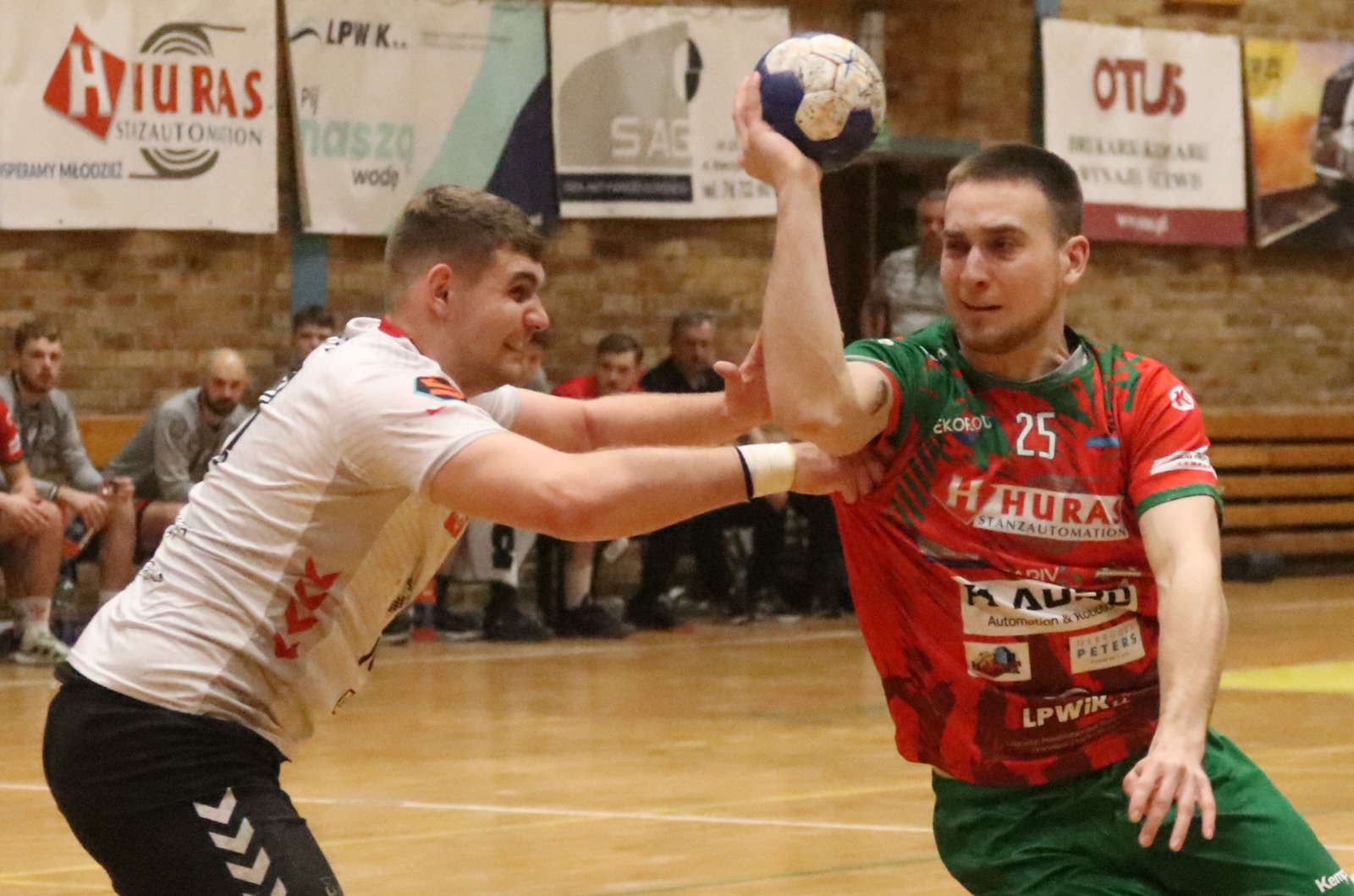 Po wyrównanym meczu Siódemka Legnica przegrywa z Piotrkowianinem