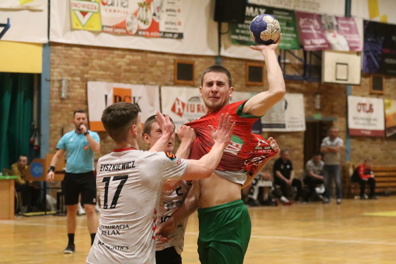 Po wyrównanym meczu Siódemka Legnica przegrywa z Piotrkowianinem
