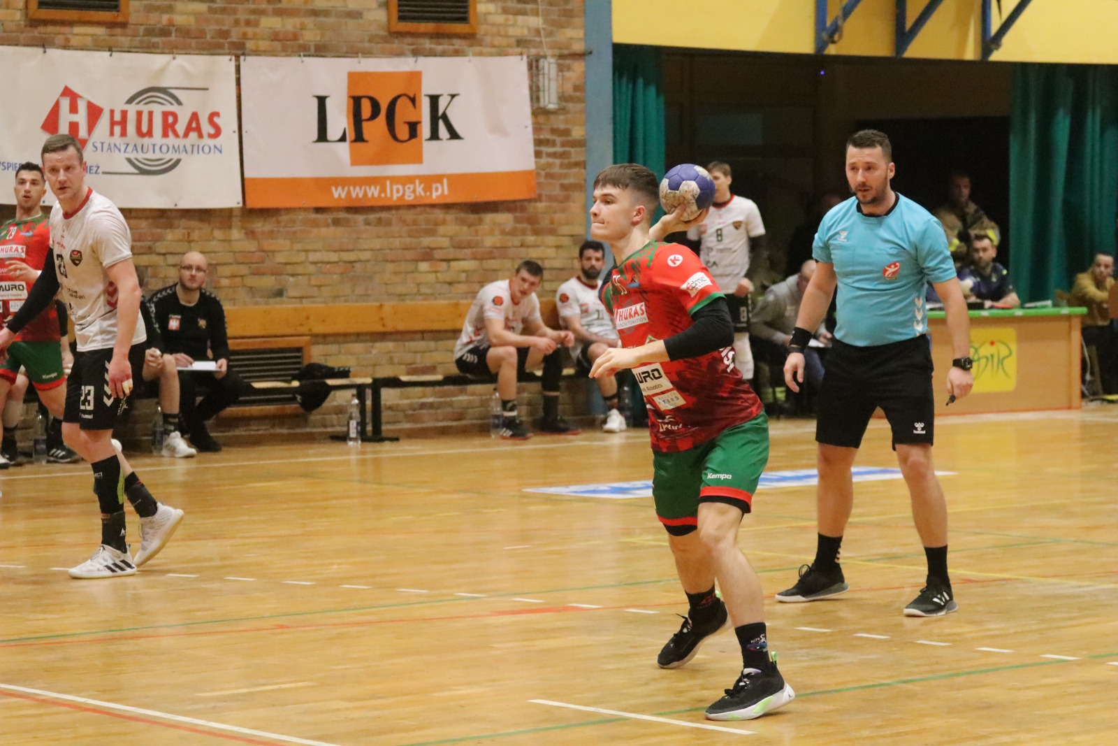 Po wyrównanym meczu Siódemka Legnica przegrywa z Piotrkowianinem