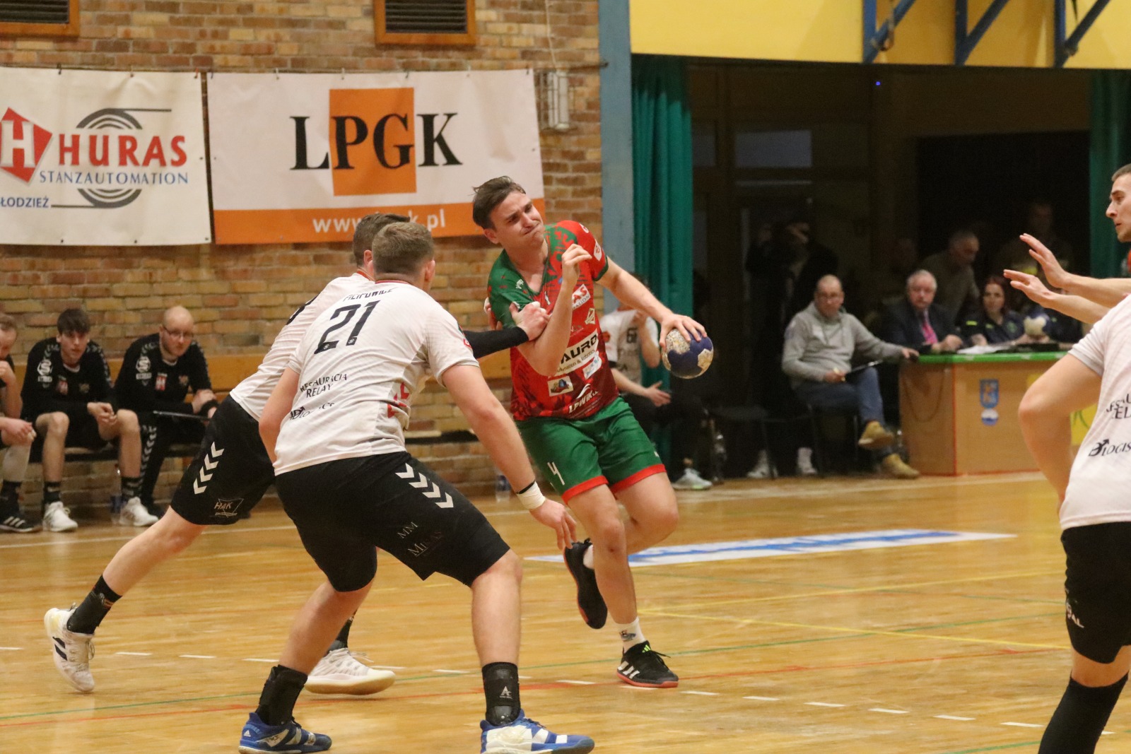 Po wyrównanym meczu Siódemka Legnica przegrywa z Piotrkowianinem