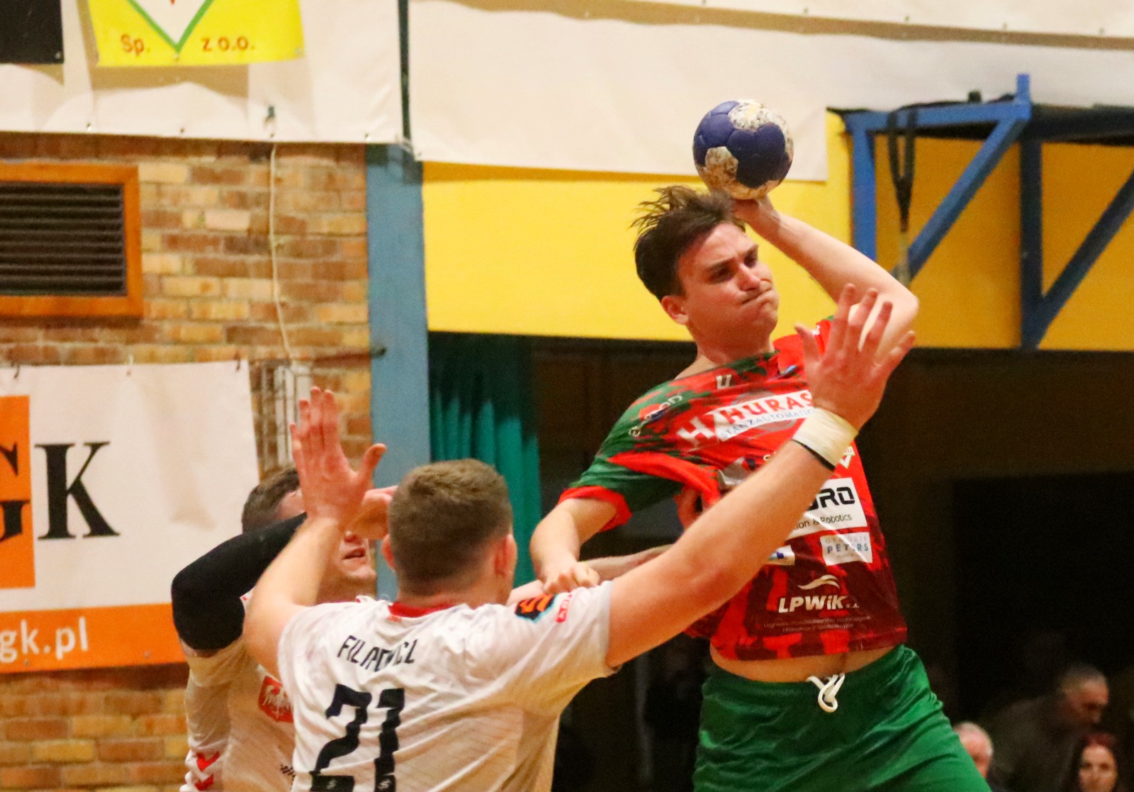 Po wyrównanym meczu Siódemka Legnica przegrywa z Piotrkowianinem