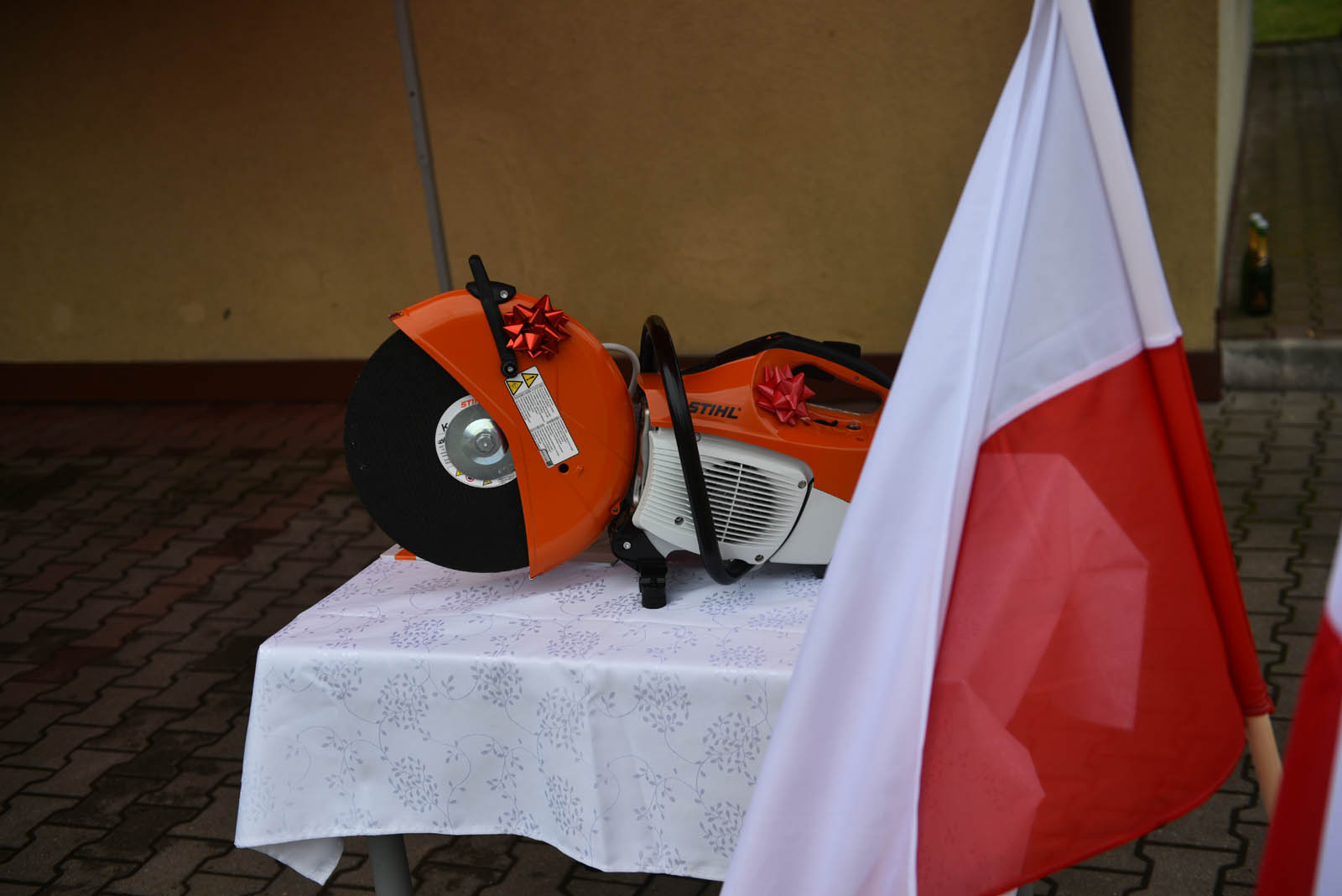 Strażacy z nowym samochodem. Trafił do nich z PSP w Legnicy