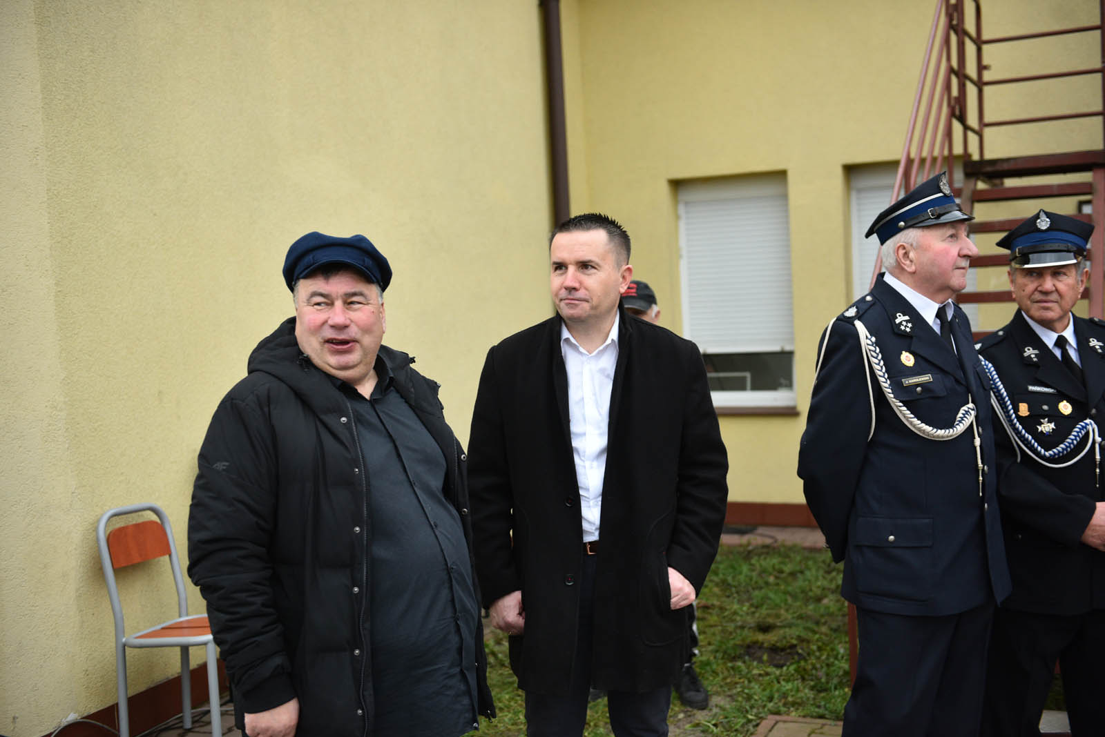 Strażacy z nowym samochodem. Trafił do nich z PSP w Legnicy