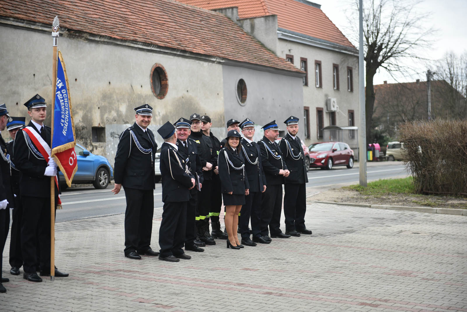 Strażacy z nowym samochodem. Trafił do nich z PSP w Legnicy