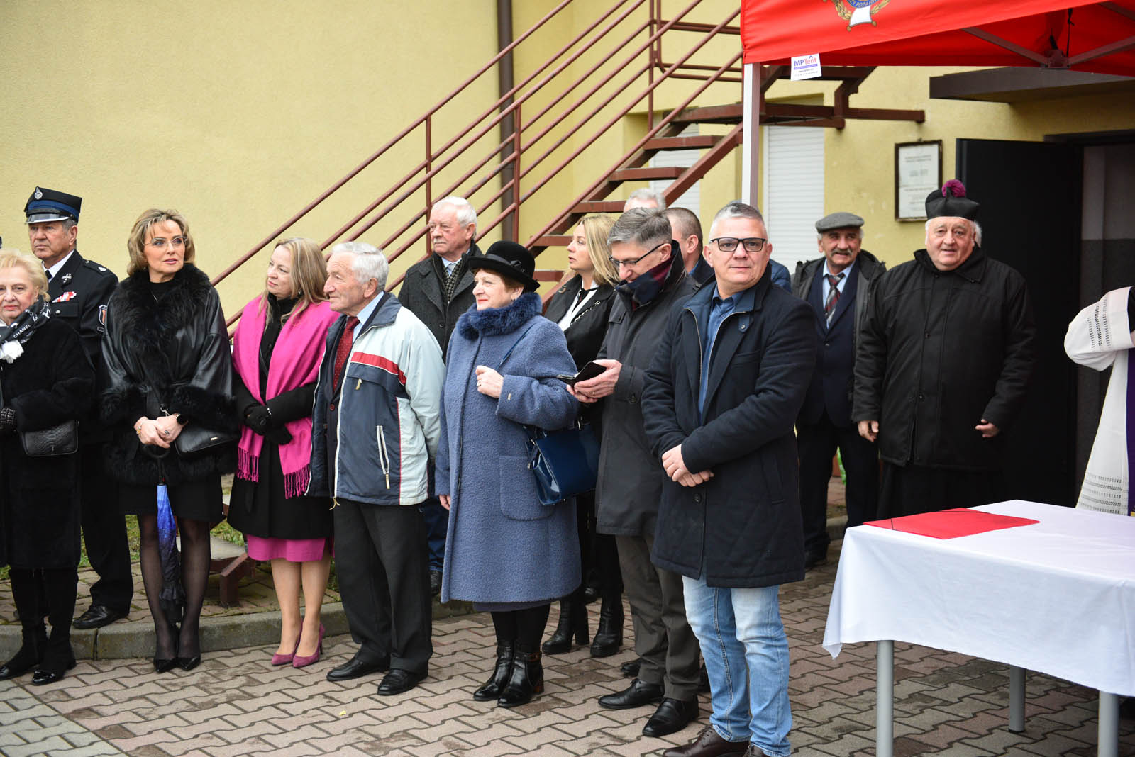 Strażacy z nowym samochodem. Trafił do nich z PSP w Legnicy