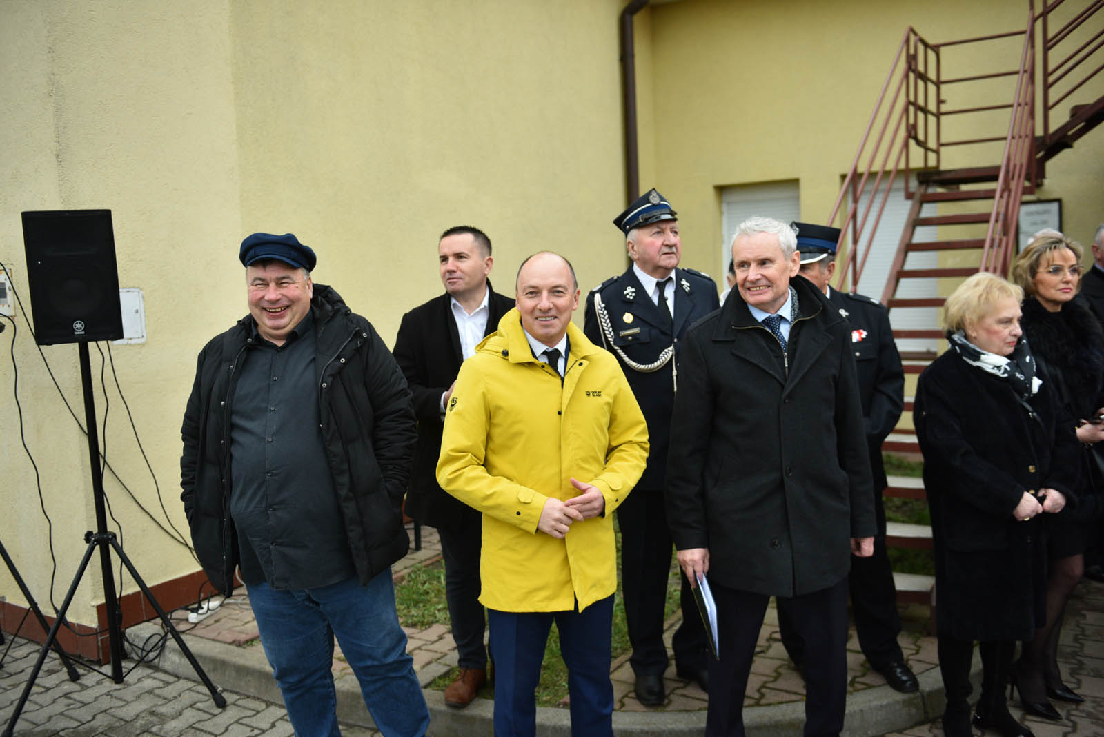 Strażacy z nowym samochodem. Trafił do nich z PSP w Legnicy