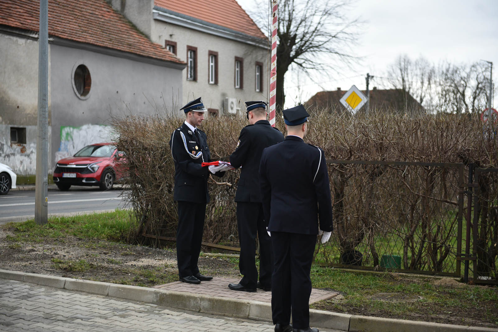 Strażacy z nowym samochodem. Trafił do nich z PSP w Legnicy