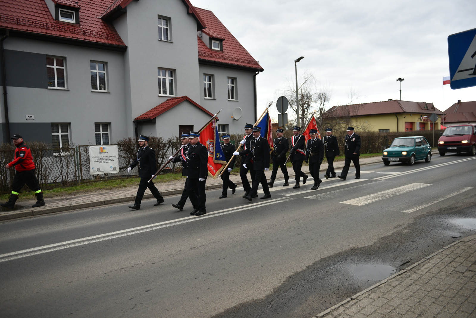 Strażacy z nowym samochodem. Trafił do nich z PSP w Legnicy